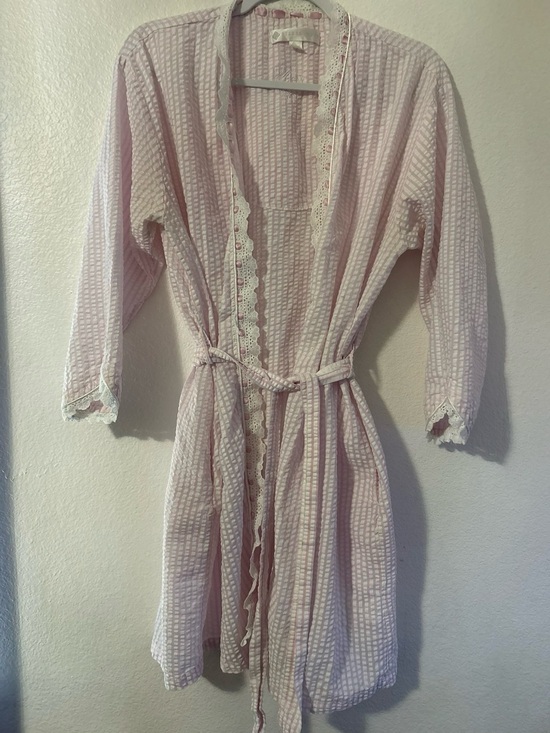 Eileen West Other - Eileen West Light Pink Lace-Trim Robe